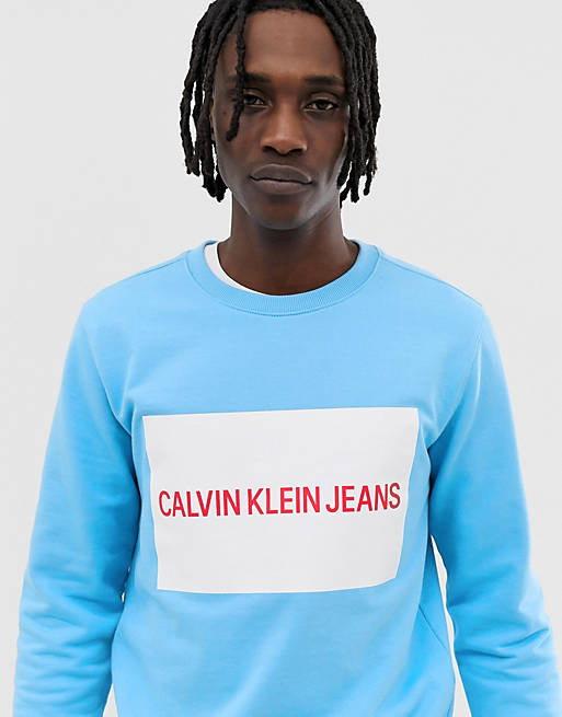 Calvin Klein Jeans – Schmales Sweatshirt mit Rundhalsausschnitt und großem  Logofeld in Hellblau | ASOS