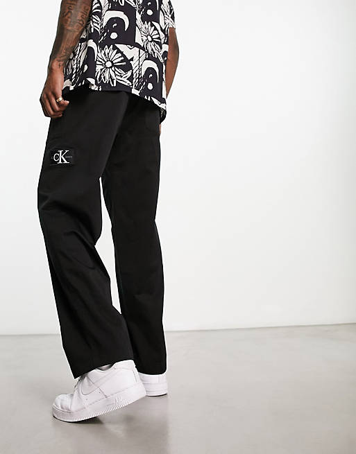Calvin Klein Jeans – Schwarze Hose aus Webstoff mit geradem Bein und Gürtel  | ASOS