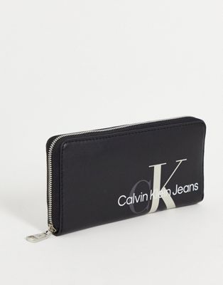 Calvin Klein Jeans sculpted mono zip around purse in black