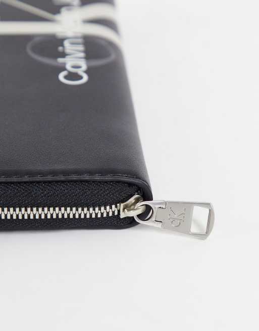 Calvin Klein Jeans sculpted mono zip around purse in black , 3 of 4