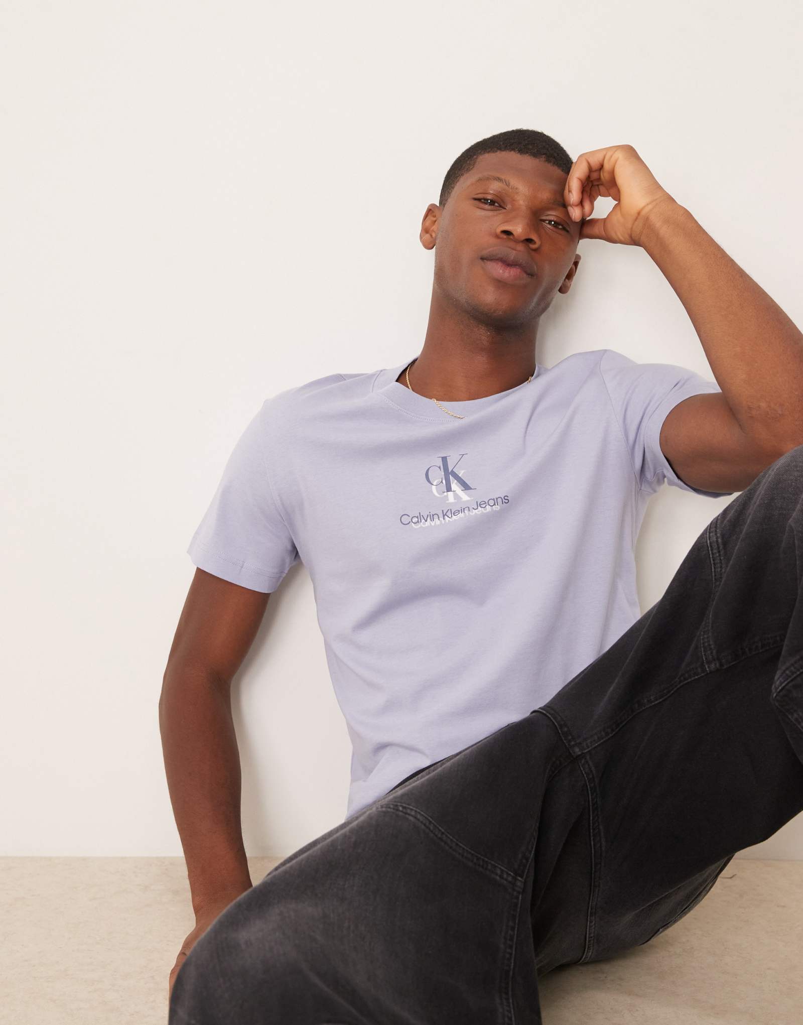 Футболка с теневым логотипом Calvin Klein Jeans сиреневого цвета