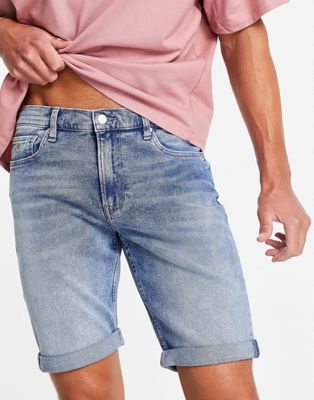  Calvin Klein Jeans - Short en jean ajusté - Bleu moyen délavé