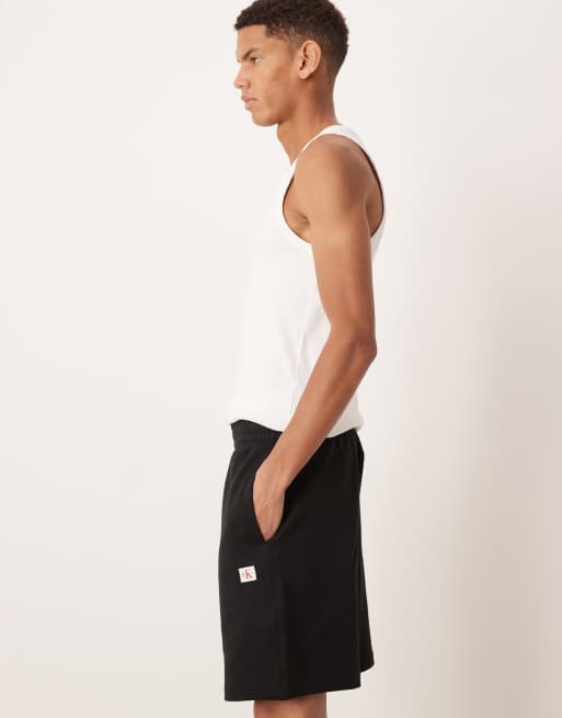 Calvin Klein Jeans – Shorts aus Frottee in Schwarz mit Aufnäher, 3 von 5