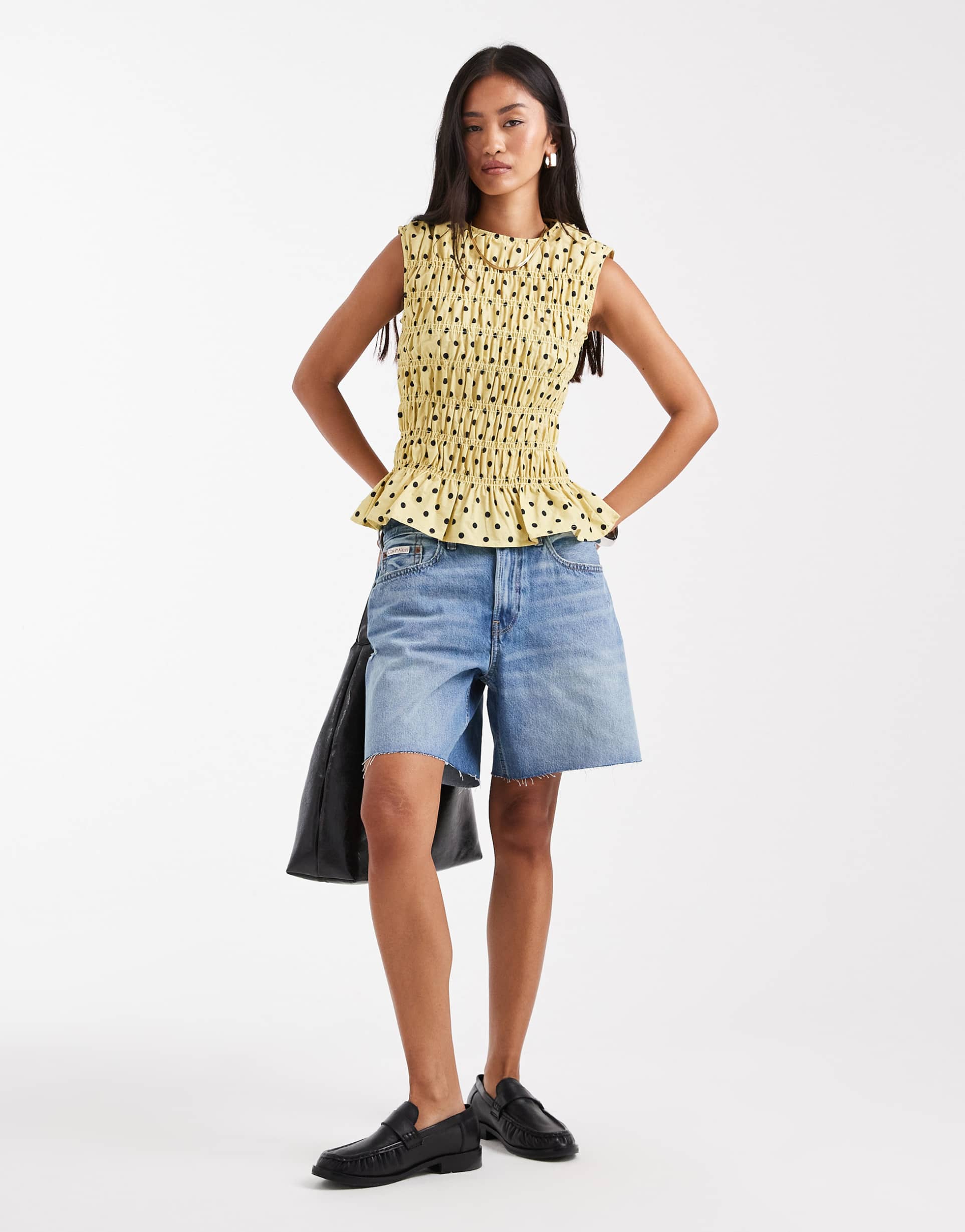 calvin klein jeans signature 90s denim shorts in light blue