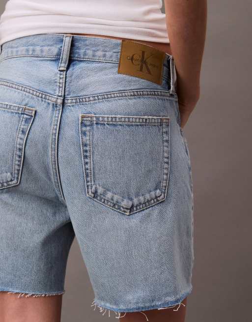 Calvin Klein Jeans signature 90s distressed denim shorts in light blue, 4 of 5
