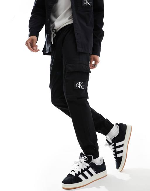 Calvin Klein Jeans - Skinny cargobroek met wassing in zwart