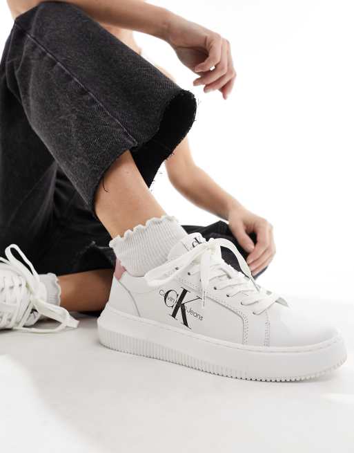 Calvin Klein Jeans – Skórzane buty sportowe na masywnej podeszwie z monogramem w różnych kolorach
