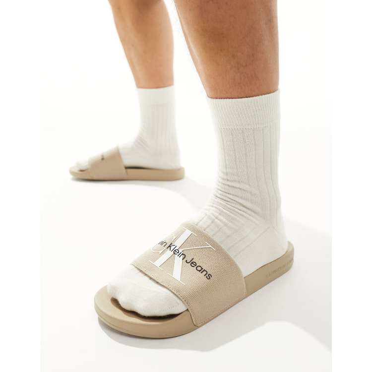 Calvin Klein Jeans Slider in Beige mit Monogramm Logo ASOS
