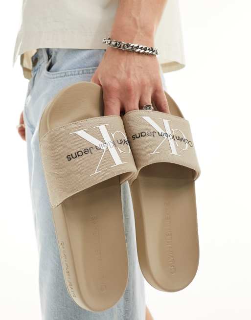 Calvin Klein Jeans Slider in Beige mit Monogramm Logo ASOS