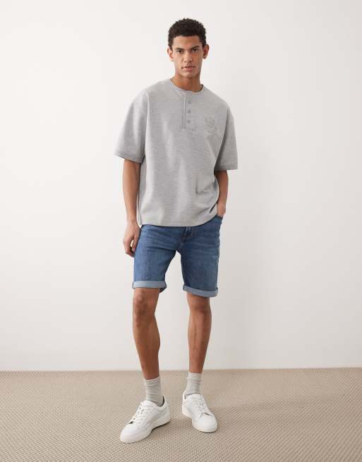 Calvin Klein Jeans slim denim shorts in mid wash blue, 2 of 5