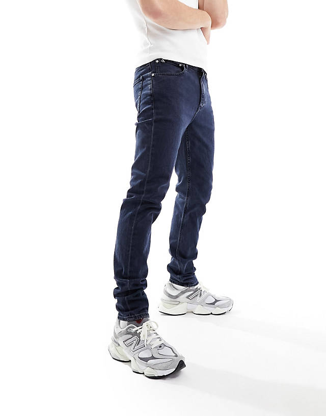 Calvin Klein Jeans - slim tapered jeans in dark wash