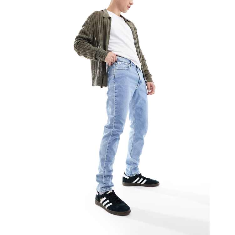 Light wash 2025 tapered jeans