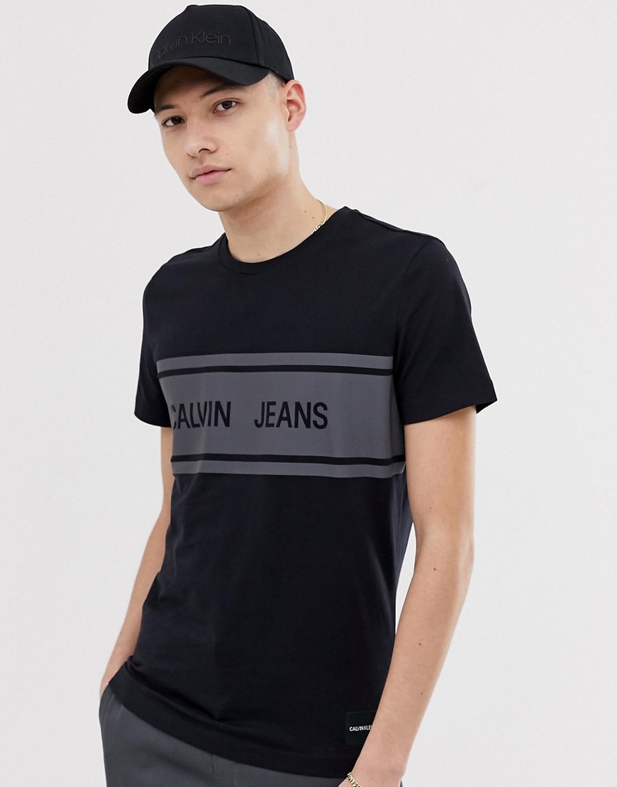 Calvin Klein Jeans slimfit t-shirt med logo og refleksstribe-Sort