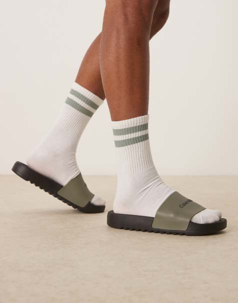 Calvin Klein Jeans - Slippers met logo in olijfgroen en zwart - view 1