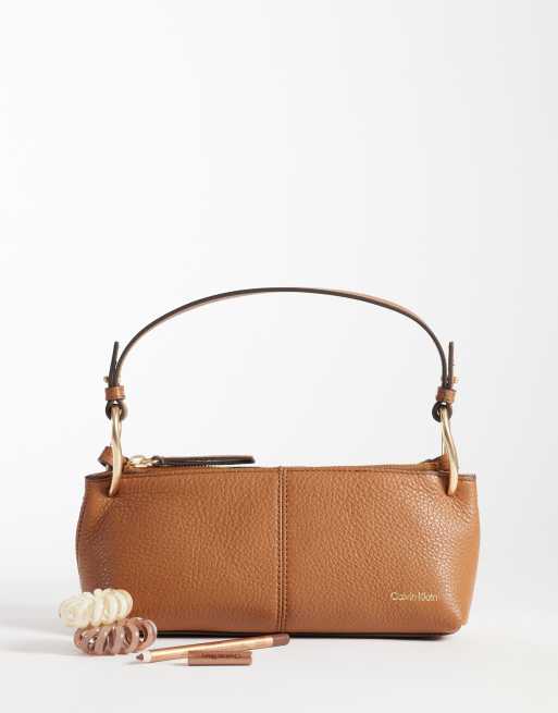 Calvin Klein Jeans slouchy leather bag with strap and gold details in tan, 2 of 4