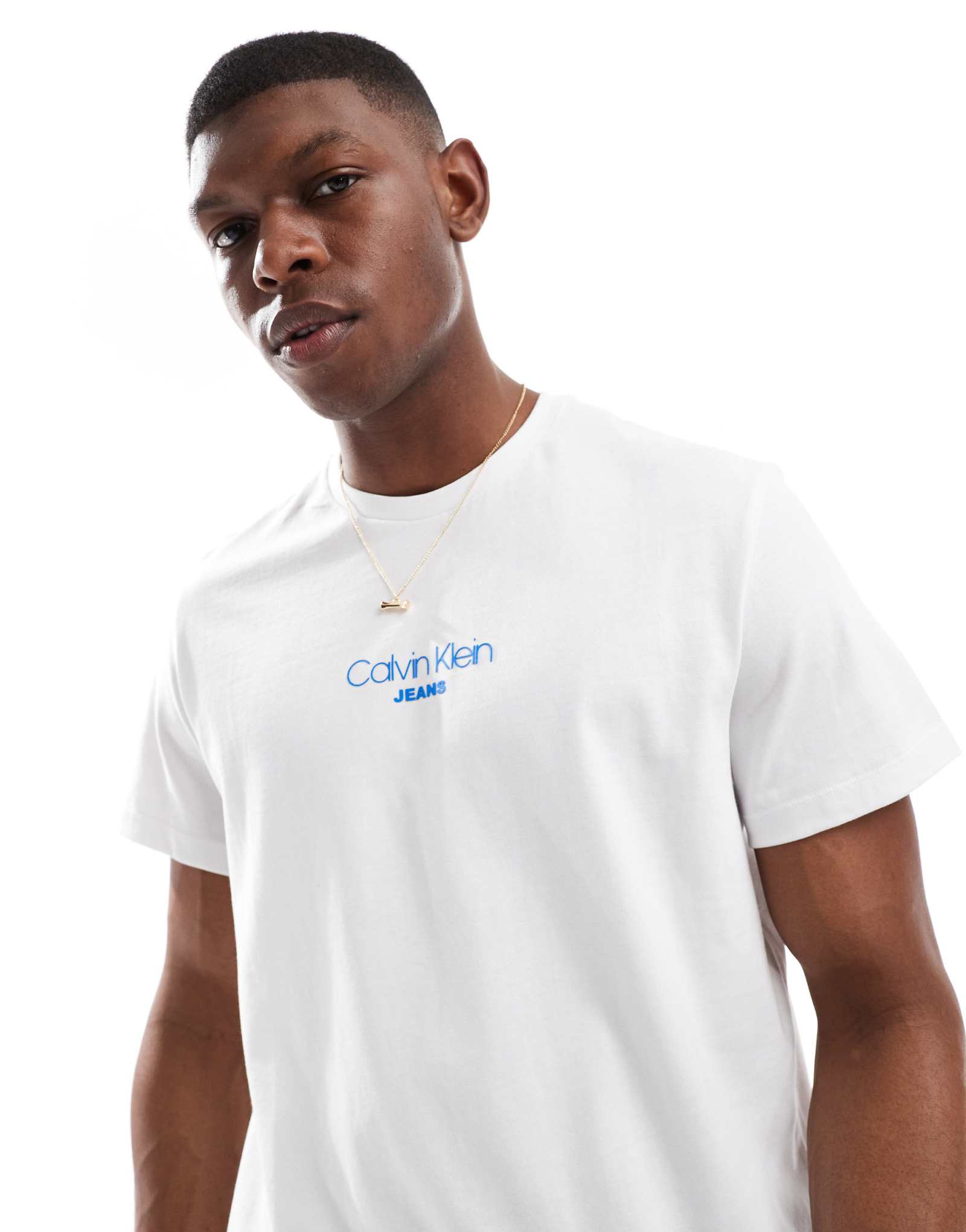 Белая футболка с маленьким центральным логотипом Calvin Klein Jeans