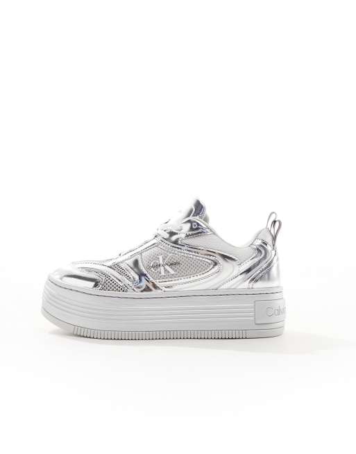 Calvin Klein Jeans – Sneaker aus Materialmix in Silber mit hoher Plateausohle, 2 von 5