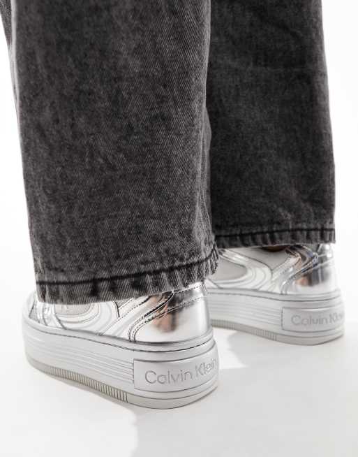 Calvin Klein Jeans – Sneaker aus Materialmix in Silber mit hoher Plateausohle, 5 von 5