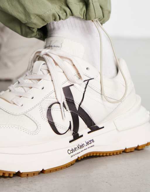 Calvin Klein Jeans Sneaker in WeiB mit dicker Sohle und Monogramm Logo ASOS