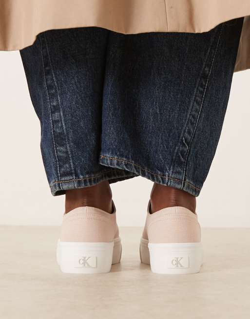 Calvin Klein Jeans - Sneakers in tela bianche e rosa con suola vulcanizzata flatform , 4 di 5