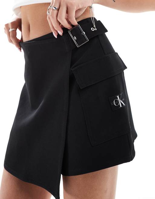 Calvin Klein Jeans - Sort slå-om-skort med spænde