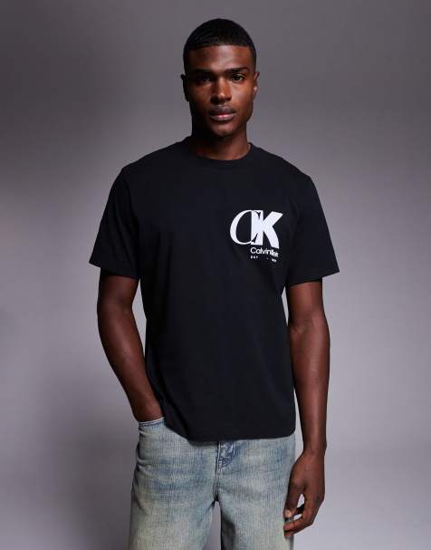 Calvin Klein Jeans - Sort T-shirt med stort våbenskjoldslogo - view 1