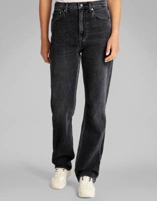 Calvin Klein Jeans - Straight Jeans in schwarzer Waschung mit hohem Bund