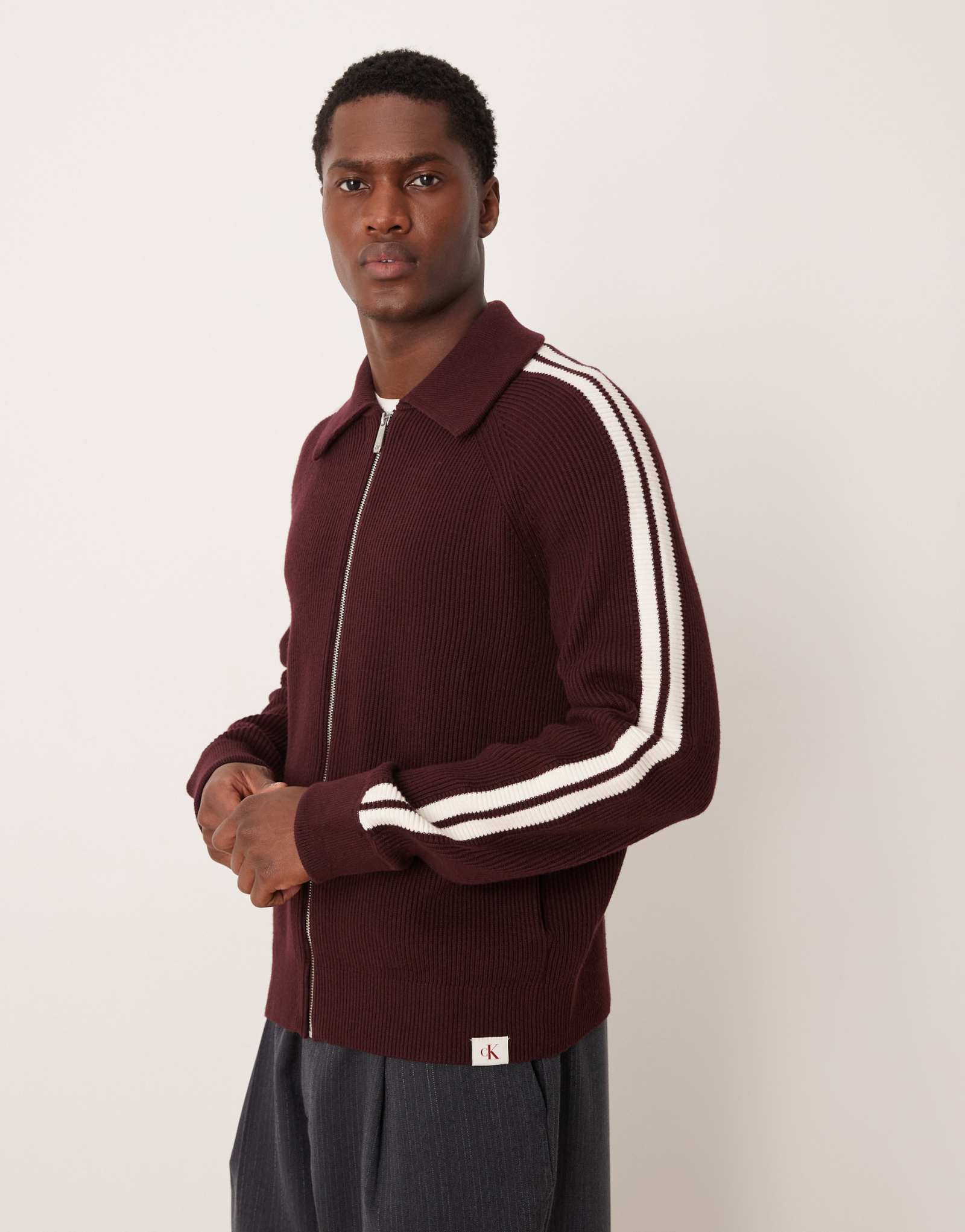 Трикотажная спортивная куртка Calvin Klein Jeans в полоску бордового и белого цветов