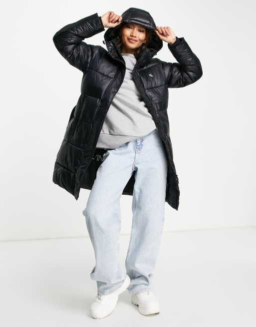 Calvin Klein Jeans – Svart, lång pufferjacka med skärp och logga, 4 av 4
