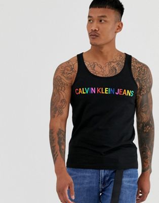 Calvin Klein Jeans – Svart linne med Pride regnbågslogga