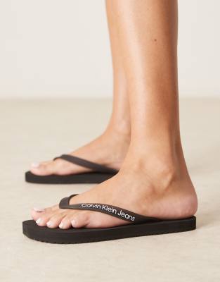 Calvin Klein Jeans – Svarta flip flops med logga - view 1