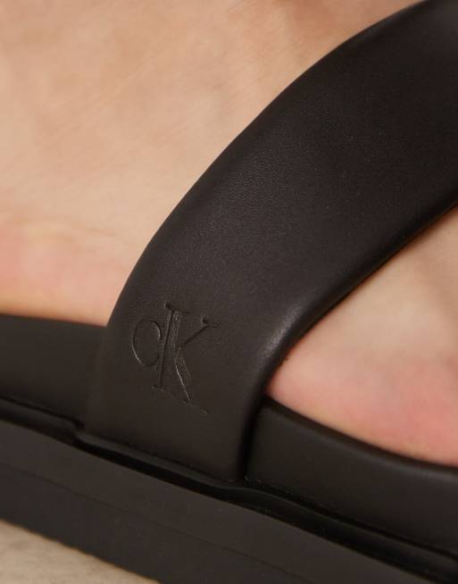 Calvin Klein Jeans – Svarta sandaler i läder med dubbla remmar, 2 av 4