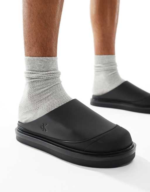 Calvin Klein Jeans – Svarta tofflor i slip on-modell