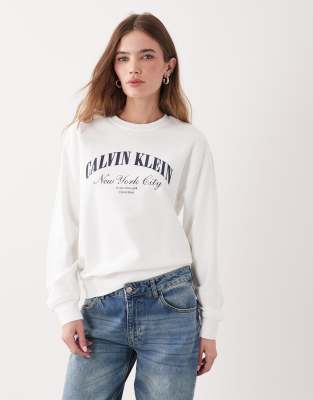 Calvin Klein Jeans - Sweatshirt in Weiß mit Rundhalsausschnitt und Logo-Grafikprint