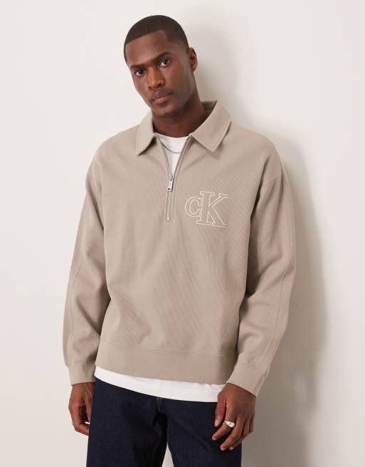 Calvin Klein Jeans – Sweter z kołnierzem w kolorze khaki z zamkiem pod szyją i logo
