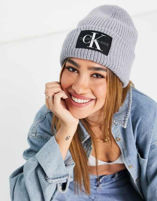 Calvin Klein Jeans – Szara czapka beanie z monogramem z logo, 3 z 4