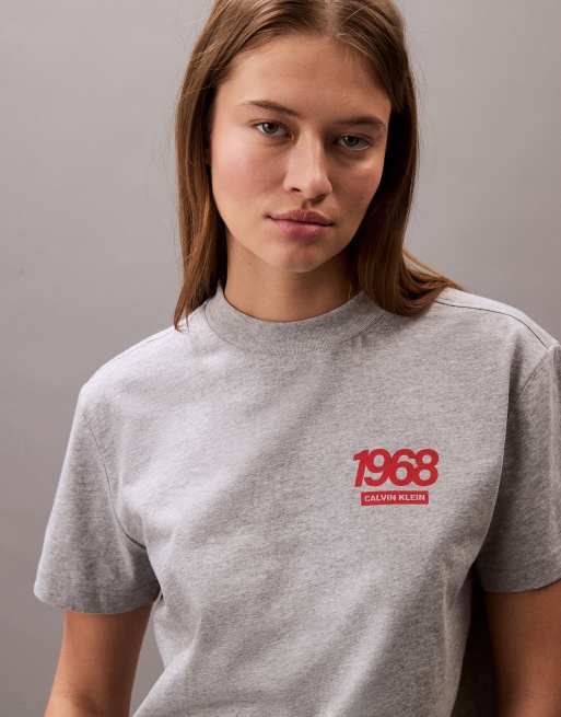 Calvin Klein Jeans – Szary T-shirt z logo 1968, 2 z 4