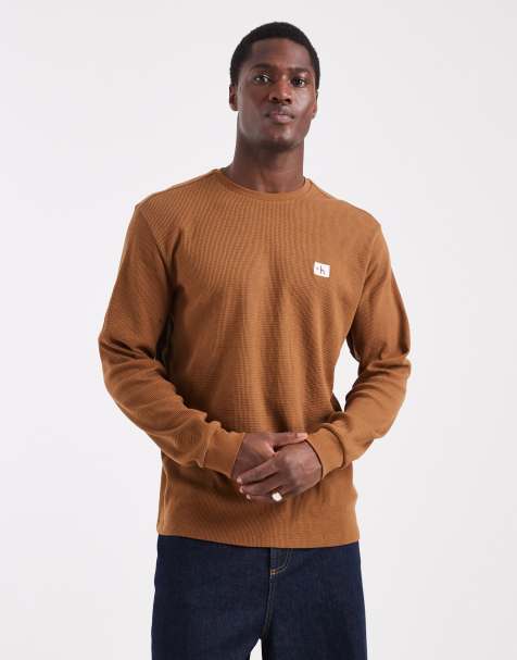 Calvin Klein Jeans - T-shirt à manches longues en tissu gaufré avec écusson à logo - Marron - view 1