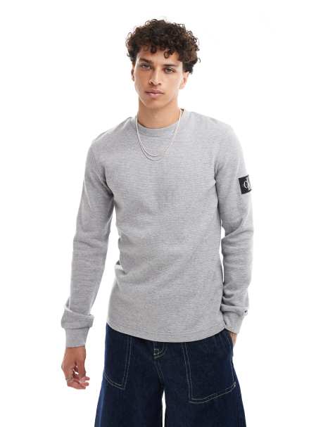 Calvin Klein Jeans - T-shirt a maniche lunghe grigio mélange lavorata a nido d'ape con stemma - view 1