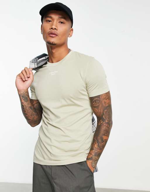 Calvin Klein Jeans – T-Shirt aus Baumwollmix in Stein mit gestapeltem Logo