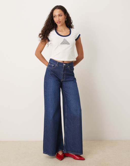 Calvin Klein Jeans - T-shirt baby bianca con bordi blu navy, 3 di 4
