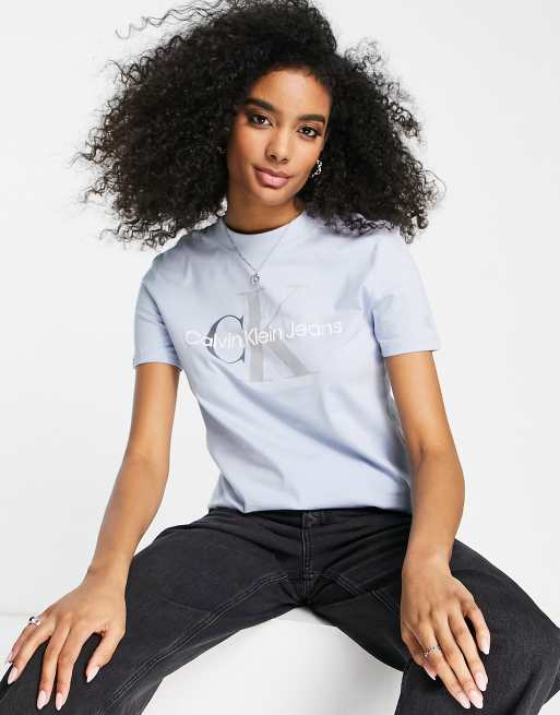 Calvin Klein Jeans - T-shirt blu pallido con monogramma bicolore in coordinato 