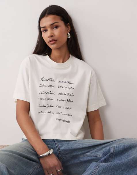 Calvin Klein Jeans - T-shirt corta squadrata color crema con scritta effetto calligrafico - view 1