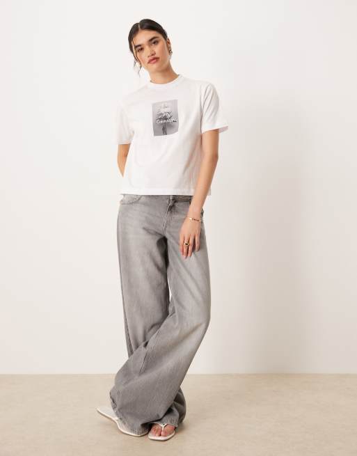 Calvin Klein Jeans - T-shirt coupe carrée à imprimé fleur - Blanc, 2 de 4