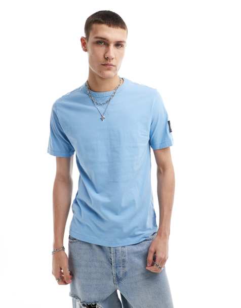 Calvin Klein Jeans - T-shirt coupe classique avec écusson - Bleu - view 1