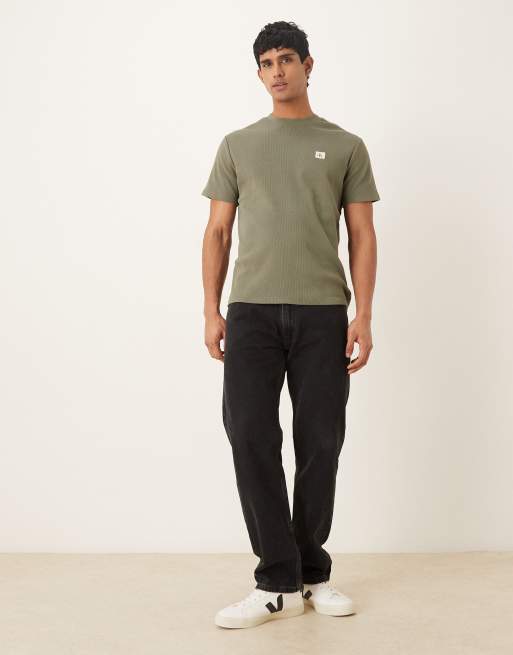 Calvin Klein Jeans - T-shirt gaufré à écusson - Kaki, 2 de 5