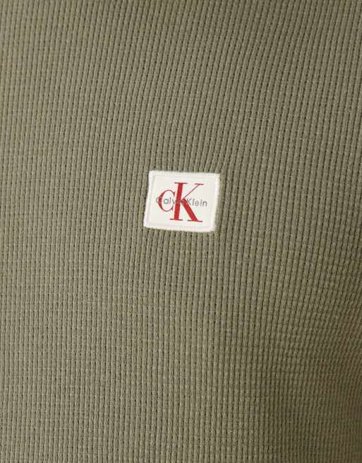 Calvin Klein Jeans - T-shirt gaufré à écusson - Kaki, 5 de 5