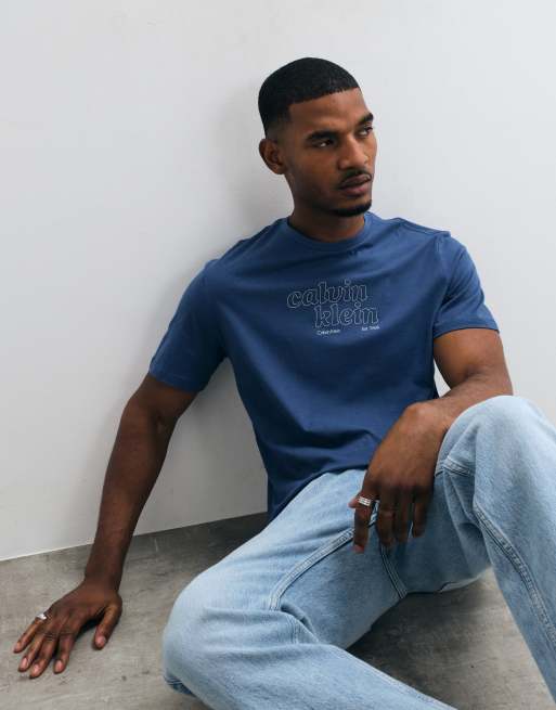 Calvin Klein Jeans t-shirt graphique avec logo central en bleu denim, 5 de 5