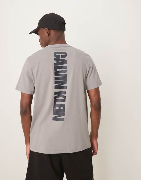 Calvin Klein Jeans – T-Shirt in Grau mit vertikalem Rückenprint - view 1