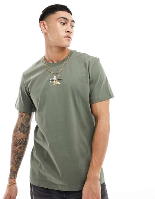 Calvin Klein Jeans – T-Shirt in Grün mit Monogramm